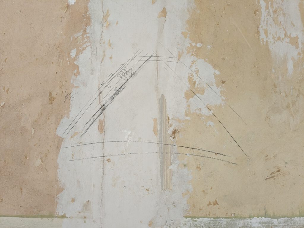 - 10 cm hauptsparre (Holzwolle)
- 8 cm - Kantholz aufdopplubn - Dämmung
- Membran diffusionsoffen 
Teil 2 
- 4*6 Abschluss lattung + Dämmung
- rigibs + streichen 
