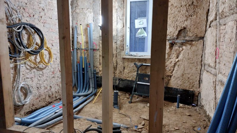 33. Woche bis 17.12 Es geht nochmal vorwärts: Sanitär, Schwelle Giebel, Decken